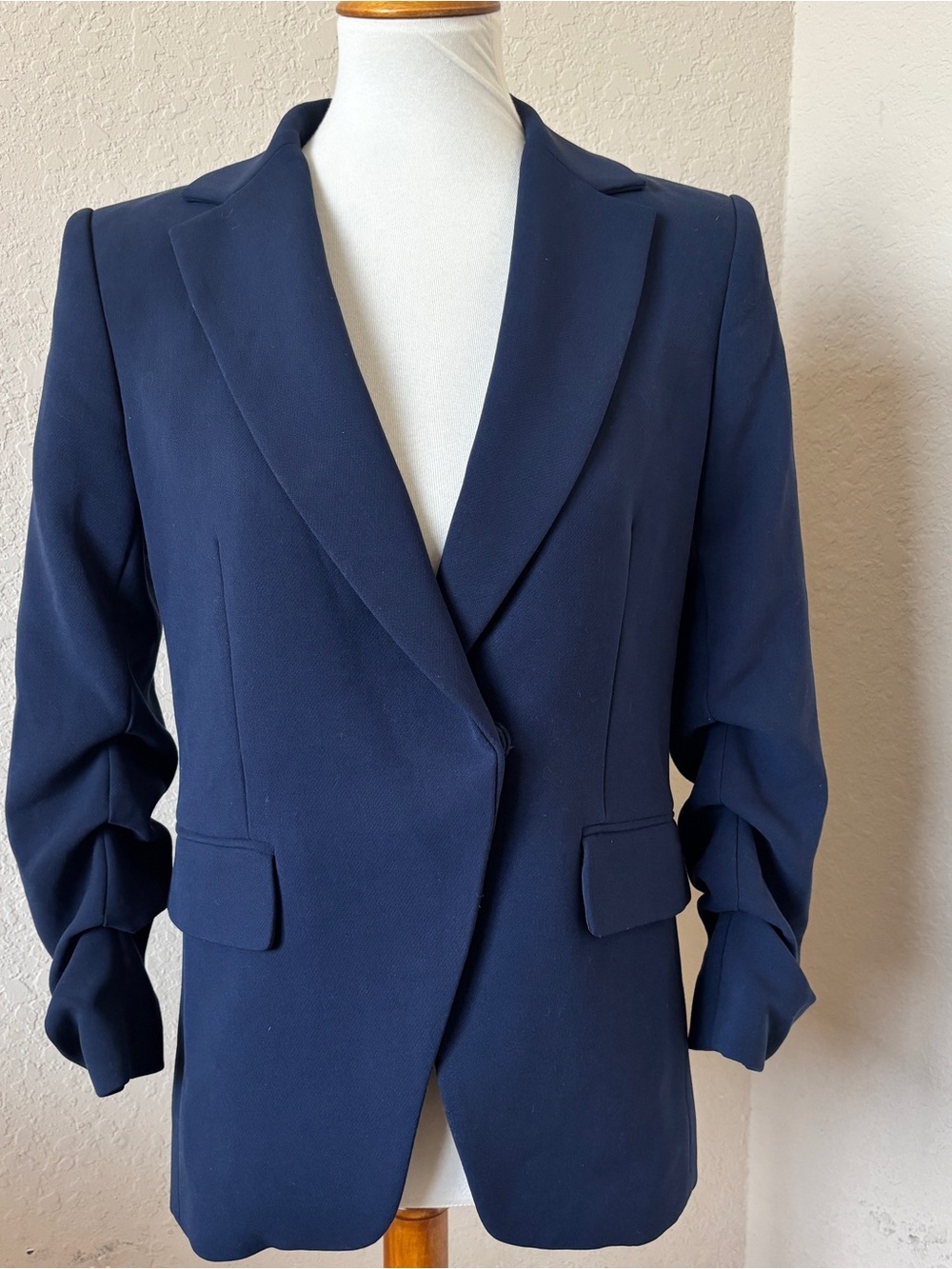 ALICE + OLIVIA ROLLED CUFF SINGLE BREASTED NAVY BLAZER SIZE 2 - Picture 2 of 6